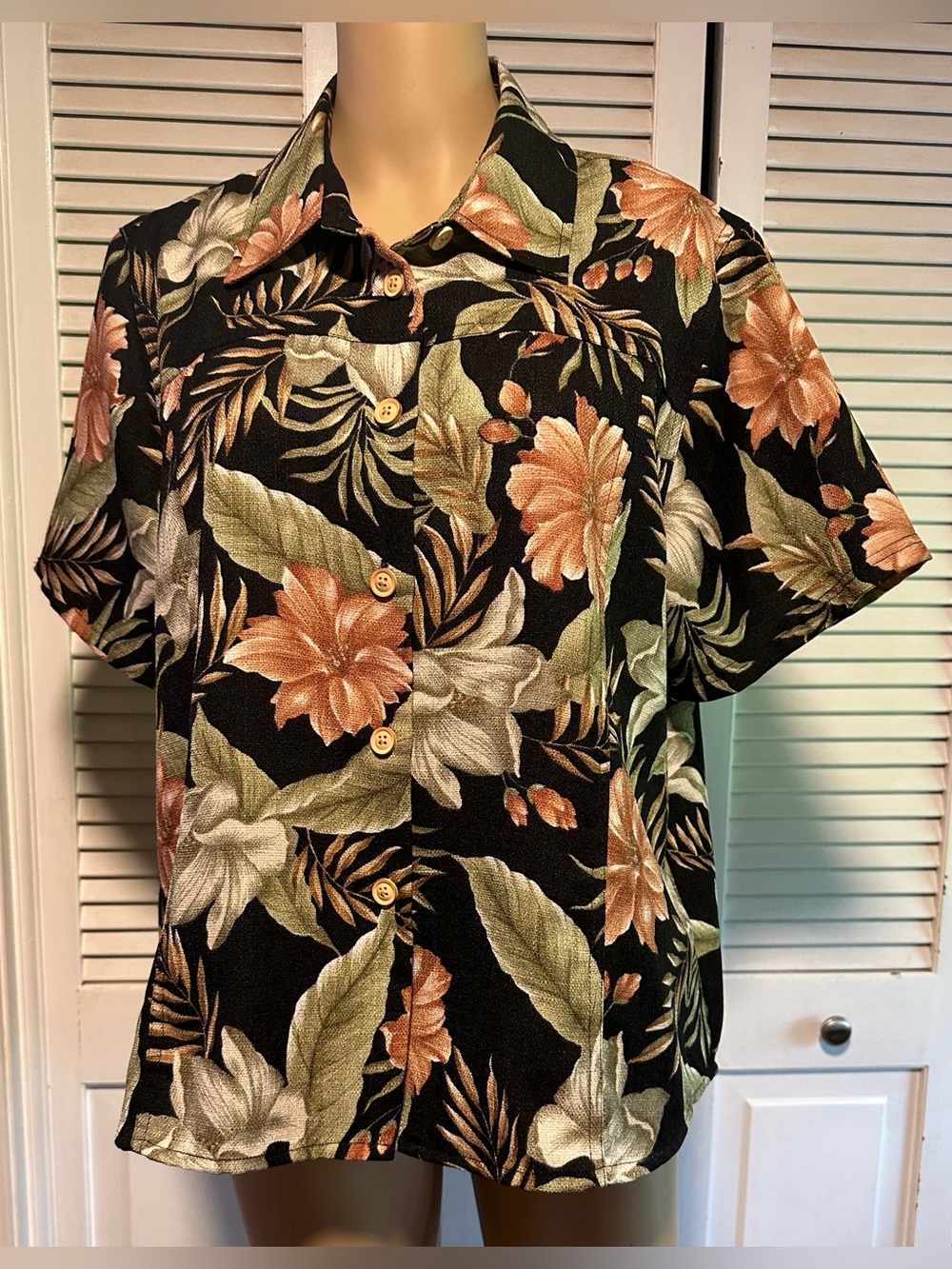 Travel Smith Black Floral Blouse Short Sleeve Button Up Women’s PXL